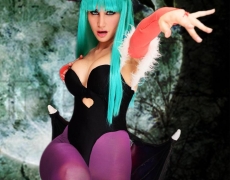 morrigan_cosplay_from_darkstalkers_by_morganita86-d7n58zd